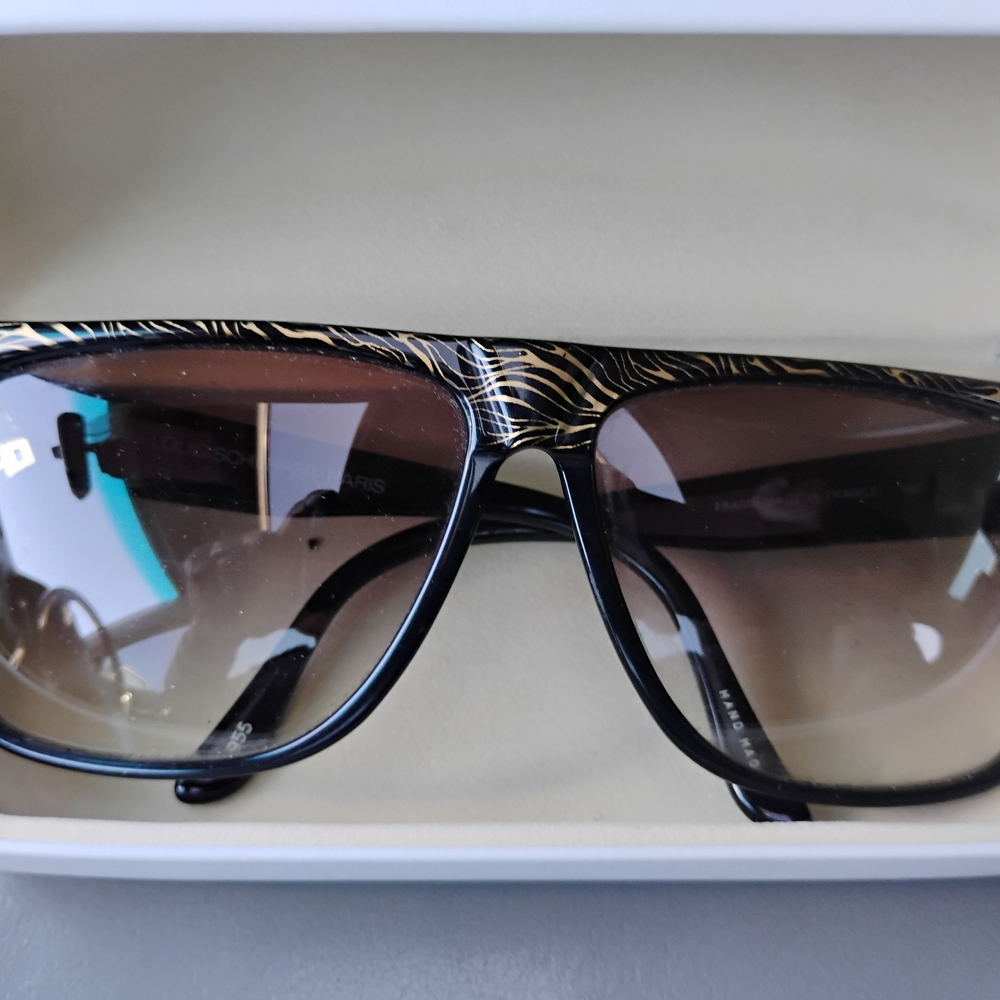 Chic Black and Gold Sunglasses